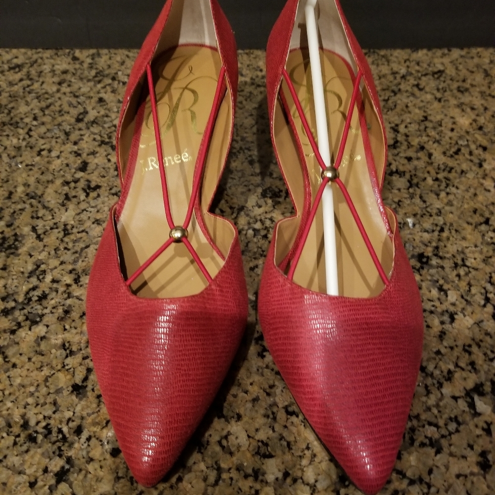 Red pumps